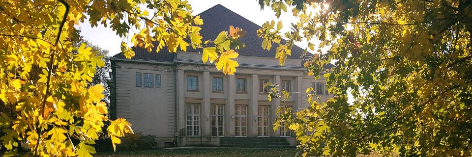 Kulturhaus Mestlin im Herbst