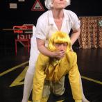 Junges Staatstheater Parchim (Laientheater Pütter Bretter): Szenenfoto aus Bandscheibenvorfall