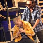 Junges Staatstheater Parchim: Szenenfoto Gelber Mond - Die Ballade von Leila und Lee