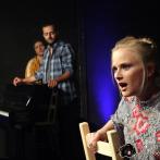 Junges Staatstheater Parchim: Szenenfoto Gelber Mond - Die Ballade von Leila und Lee